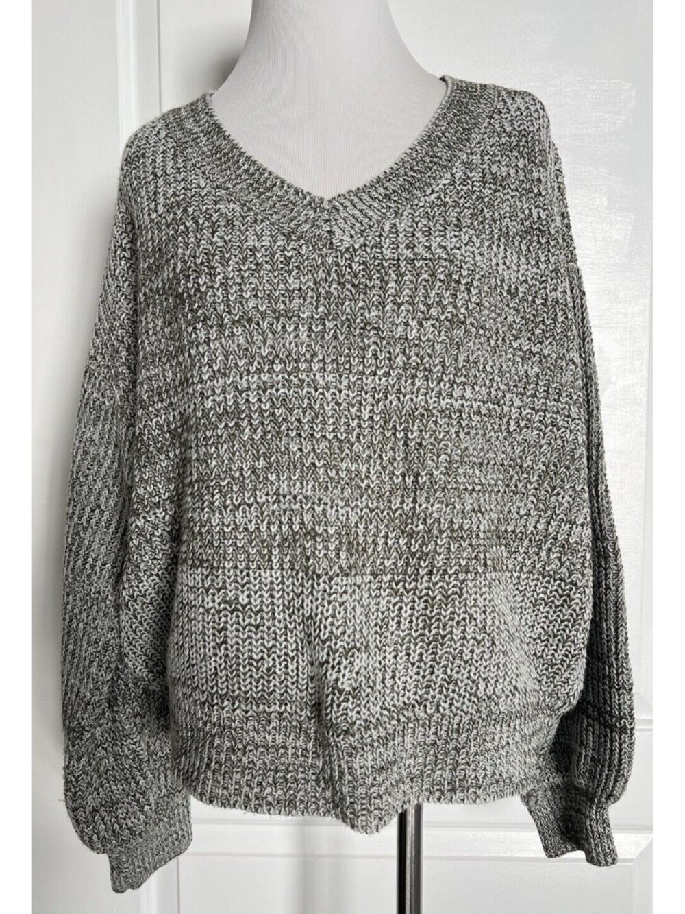Green V Neck Marled Knit Pullover Sweater Top Balloon Sleeve Drop Shoulder M EUC